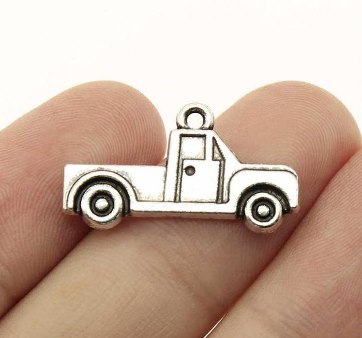 6 x Tibetaans Zilveren bedel van een vrachtwagen 15 x 26..., Hobby en Vrije tijd, Kralen en Sieraden maken, Bedel, Nieuw, Ophalen of Verzenden