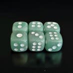 Dobbelstenen van aventurijn van hoge kwaliteit. Ambachtelijk