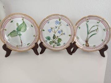 Bord (3) - Porselein - Flora Danica-stijl servies