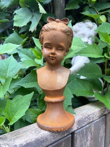 Decoratief ornament - Europa - Gietijzeren meisje-buste, Antiek en Kunst, Curiosa en Brocante