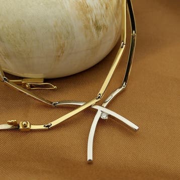 Bicolor gouden staafjes collier met vaste hanger en diamant, Sieraden, Tassen en Uiterlijk, Gebruikt, Ophalen of Verzenden, Met edelsteen