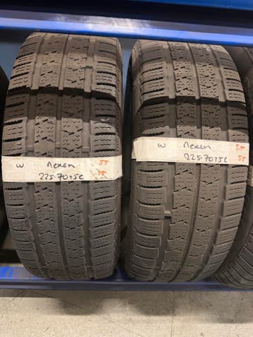 225-70-15C Nexen Winterbanden 5.5mm BUSBANDEN 225 70 15 C, Ophalen, 15 inch, Winterbanden, Band(en)