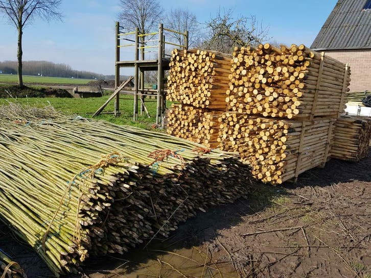 Wilgentenen schutting; t nieuwe seizoen is van start gegaan, Tuin en Terras, Schuttingen, 3 tot 6 meter, Nieuw, Hout, 2 meter of meer