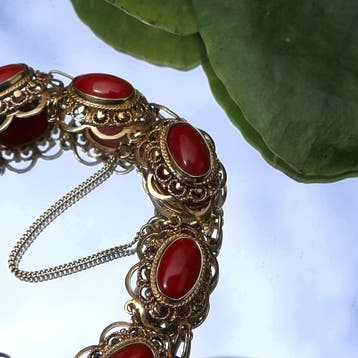 Antiek gouden armband met bloedkoralen (Schakelarmband), Gebruikt, Ophalen of Verzenden, Met edelsteen, Goud