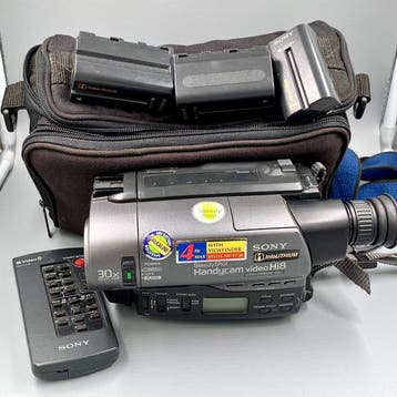 Sony CCD-TR810E Hi8 camera