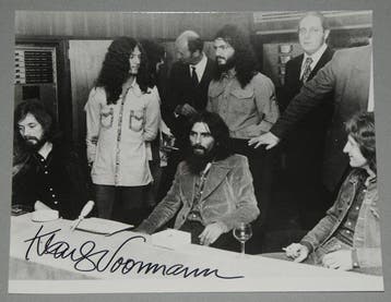 Klaus Voormann / Beatles - signed b/w photograph, with LOA., Cd's en Dvd's, Nieuw in verpakking