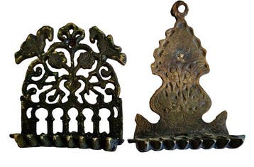 Judaica (2) - Brons - 1900-1910 - Twee antieke hanukkias