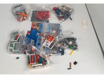LEGO® City - Brandweerkazerne - 4 minifiguren - 500+, Kinderen en Baby's, Speelgoed | Overig, Verzenden, Nieuw