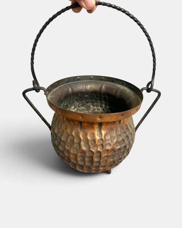 Decoratief ornament - Italië - Antieke Driepotige Pan