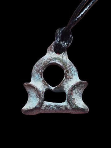 Keltisch Brons, Stunning & Rare Shape Talisman Hanger