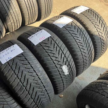 4 x Goodyear Eagle UltraGrip 225-50-17 RFT Winterbanden 8mm, Gebruikt, 17 inch, Band(en), Personenwagen