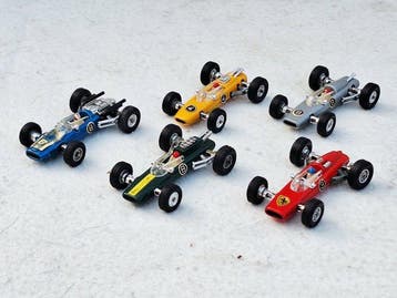 Polytoys 1:66 - Model raceauto (5) - Lotus , Brabham ,, Nieuw
