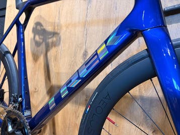 Trek Madone SL5 - Carbon wielset - Shimano 105, 28 inch, Carbon, Heren, Nieuw