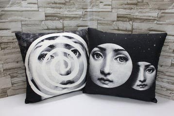 kussens met stof Thema en Variaties Fornasetti - Kussen (2), Antiek en Kunst