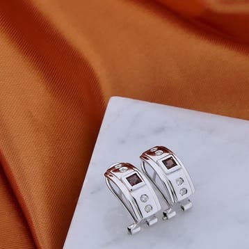 Witgouden oorstekers met zirconia diamanten 0,08 ct., Gebruikt, Ophalen of Verzenden, Met edelsteen, Goud