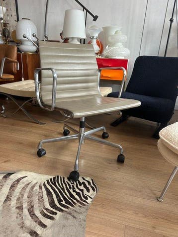 Vitra - Charles & Ray Eames - Bureaustoel - Aluminium Stoel