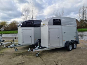 Humbaur Equitos Black/Silver Edition | Ruim op voorraad, Dieren en Toebehoren, Paarden en Pony's | Trailers en Aanhangwagens, Ophalen