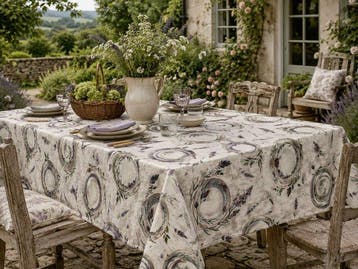 Prestigieuze Provençaalse tafelkleed met borden - Tafelkleed
