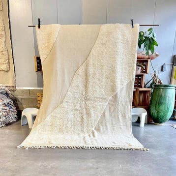 Modern Moroccan Beni Ouarain Wool Rug – Natural Cream with, Nieuw