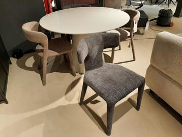 Permit eetstoelen (set van 4) **SHOWROOMMODEL**, Huis en Inrichting, Stoelen, Nieuw, Stof