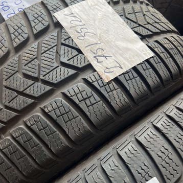 2 x Pirelli Sottozero 3 275-35-21 Winterbanden 6mm, Gebruikt, 275 mm, Band(en), Personenwagen