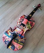 Bernard Xavier - sculptuur, Explosive Pop Art Violin – Hand