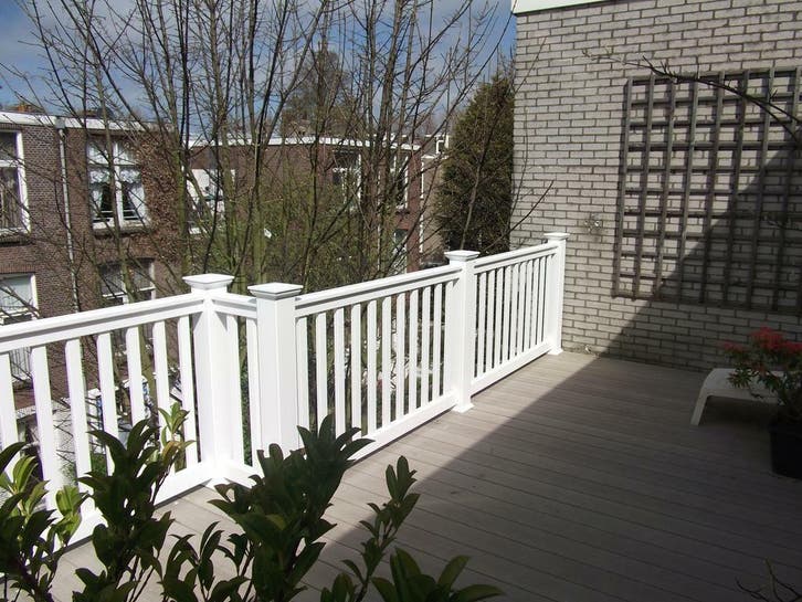 Kunststof balkonhek tuinhek sierhekwerk woonboot chalet hek, Tuin en Terras, Schuttingen, Nieuw, Kunststof