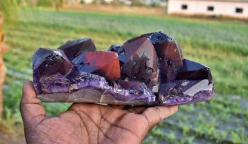 Donkerpaars Allein amethistkristallen op Matrix Kristal op, Verzamelen, Mineralen en Fossielen