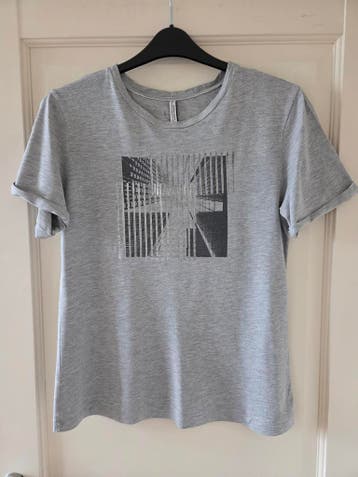 mooi grijs t-shirt met leuke opdruk van SummumWoman mt L, Kleding | Dames, Summum Woman, Maat 42/44 (L), Ophalen of Verzenden