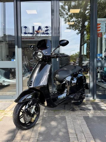 Vespa Sprint IGET 125 | 2019 | motorscooter | Carbon | Akra, Scooter, Occasion, ABS, 11 kW of minder