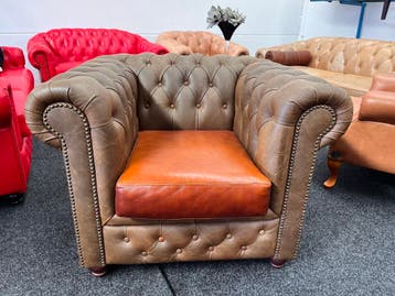 Nu 100,- Korting Chesterfield club Fauteuil Bruin leer Showm, Huis en Inrichting, Fauteuils, Ophalen, Zo goed als nieuw, Leer