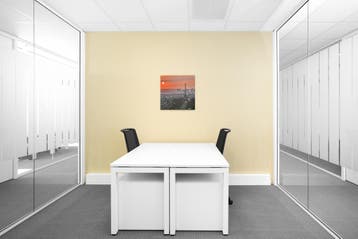 Kantoorruimte in Regus Queens Tower, Verzenden