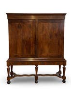 Kast op een standaard - Kruispootkabinet, Dutch barok