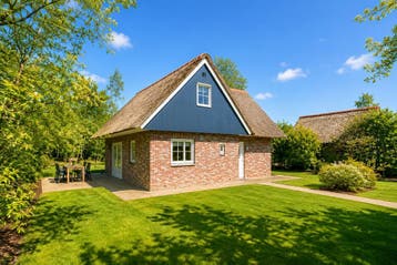 Te huur luxe 6 persoons vakantiewoning Paasloo Weerribben., 4 of meer slaapkamers, Huisdier toegestaan, Aan meer of rivier, Eigenaar