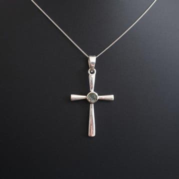 MOLDAVIET. Kruis hanger met bijpassende ketting. Set in 925