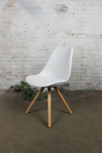 Tweedehands kantinestoel witte kunststof kuip houten frame n, Verzenden, Gebruikt