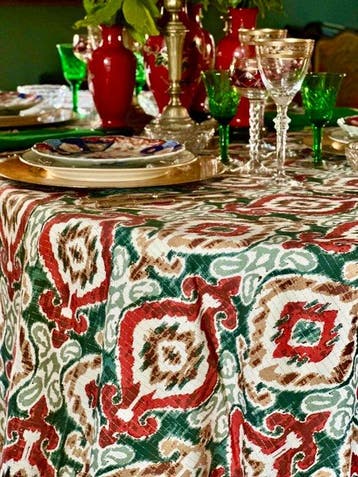 Tafelkleed met etnisch ikat-ontwerp op linnen, prachtige