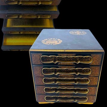 Five-Tier Fully Gold Leaf-Lined Gobunsh Cabinet () –