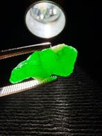 Smaragd Ruw. 5,30 ct. Topgroene enorme smaragdkristal. %100, Verzamelen, Mineralen en Fossielen