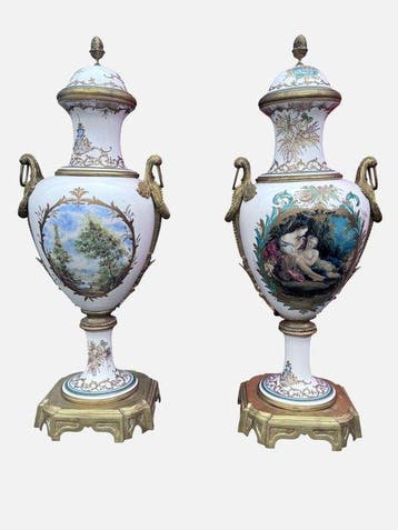 Vaas (2) - Verguld brons, Koppel monumentale rococovazen van, Antiek en Kunst