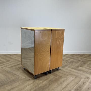 Klassehout klap boekenkast verrijdbaar (hxbxd) 115x140x45, Ophalen of Verzenden, Gebruikt