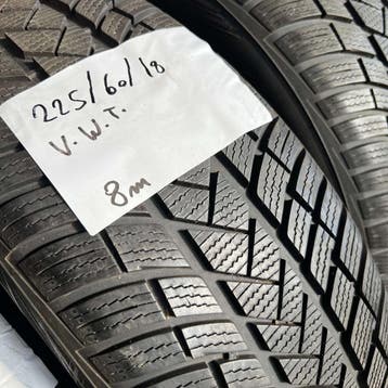 2 x Vredestein Wintrac Pro 225-60-18 Winterbanden 8mm, Auto-onderdelen, Banden en Velgen, 18 inch, Gebruikt, Band(en), Personenwagen