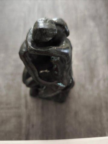 Naar Auguste Rodin - sculptuur, De kus - 12 cm - Brons