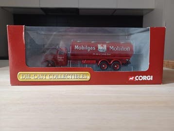 Corgi 1:50 - Model vrachtwagen (3) - GMC Bus Greyhound 1965, Hobby en Vrije tijd, Nieuw