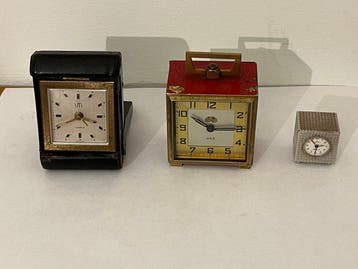 Klok (3) - Staal - 1980-1990 - Drie wekkers