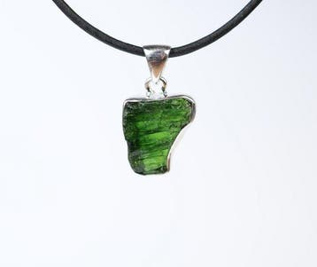 Chromdiopsid Aanhanger / rauw / nieuw- 3.16 g - (1)