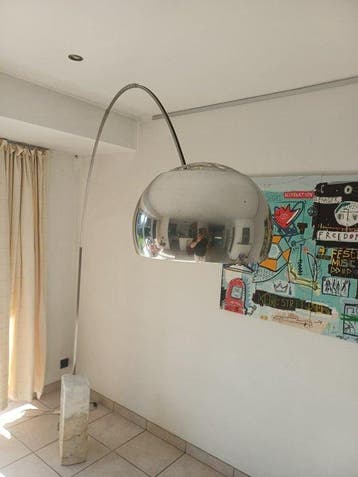 Flos - Achille Castiglioni - Gebogen vloerlamp - Marmer, Antiek en Kunst