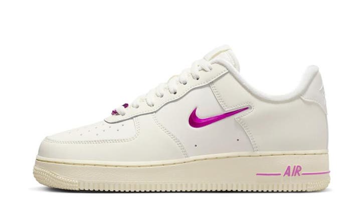 Nike Air Force 1 07 Just Do It Coconut Milk, Kleding | Heren, Schoenen