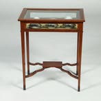 Vitrinetafeltje met ingelegde hulsthouten biezen langs boven, Ophalen of Verzenden