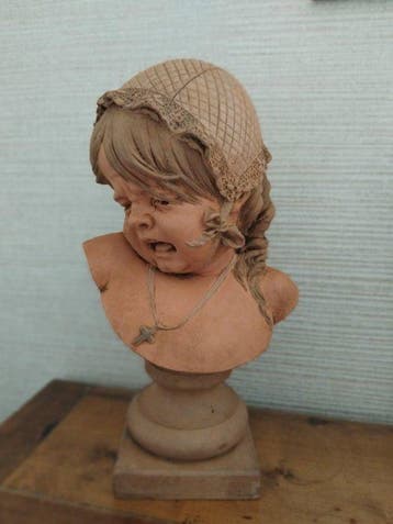 Buste, Terre cuite buste fille en pleure Adolphe MAUBACH, Antiek en Kunst